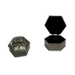 Cofre de metal hexagonal (5x3 cm.)